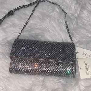 Starlet clutch with removable chain link strap